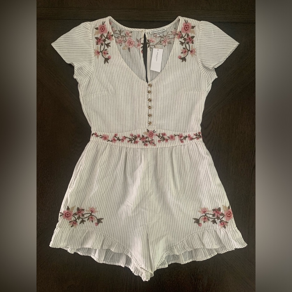 NEW American Eagle Outfitters Romper Shorts Size Small